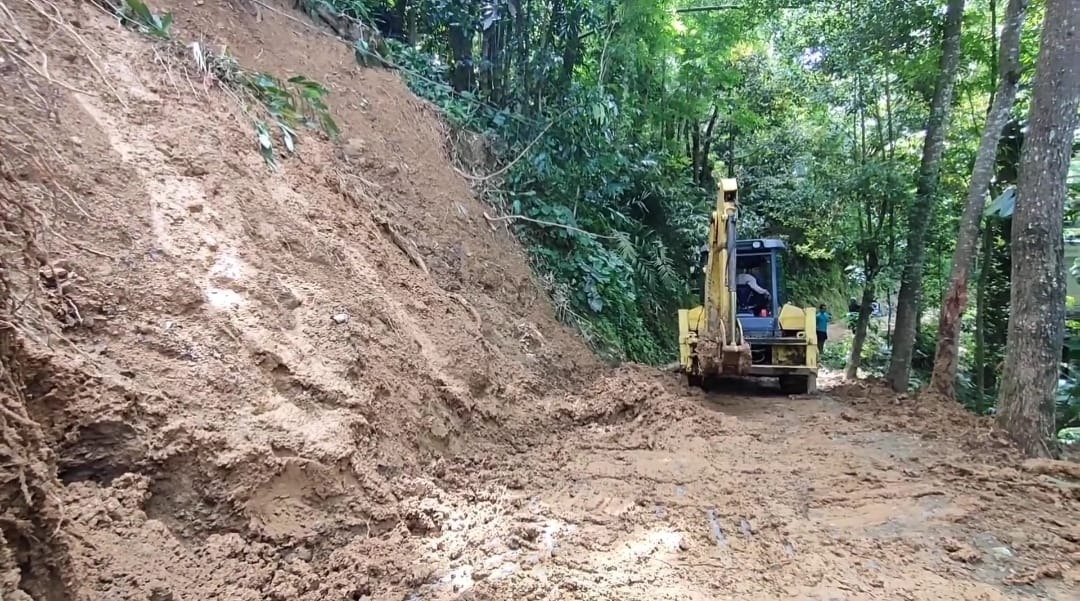 Tanah Longsor Kulon Progo (Source : Kabar Jogja RBTV)