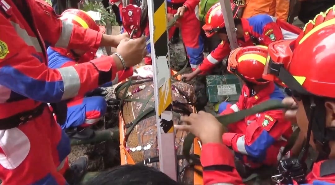 Prosesi Pemakaman (Source : Kabar Jogja RBTV)